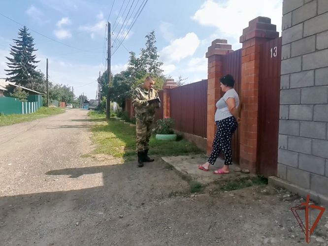 Специалисты Росгвардии в Иркутской области участвуют в вакцинации домашних животных от бешенства