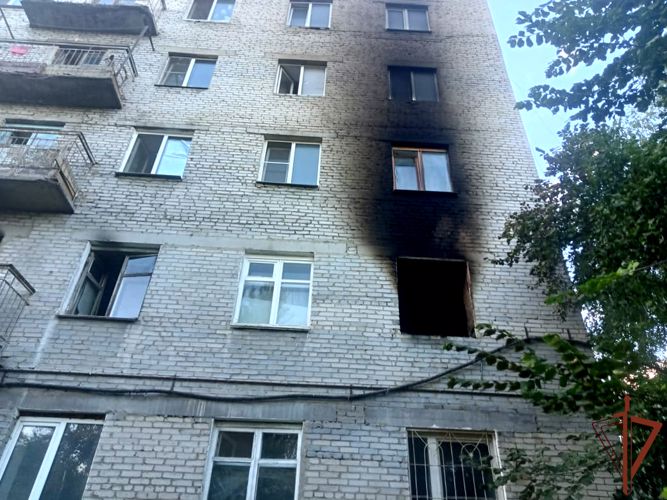 Росгвардейцы вовремя эвакуировали жильцов горящего многоквартирного дома
