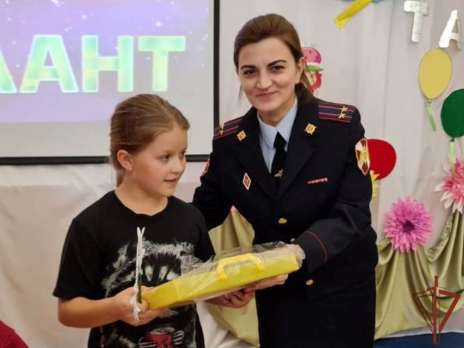 Росгвардейцы приняли участие во всероссийской благотворительной акции «Собери ребенка в школу» в Югре