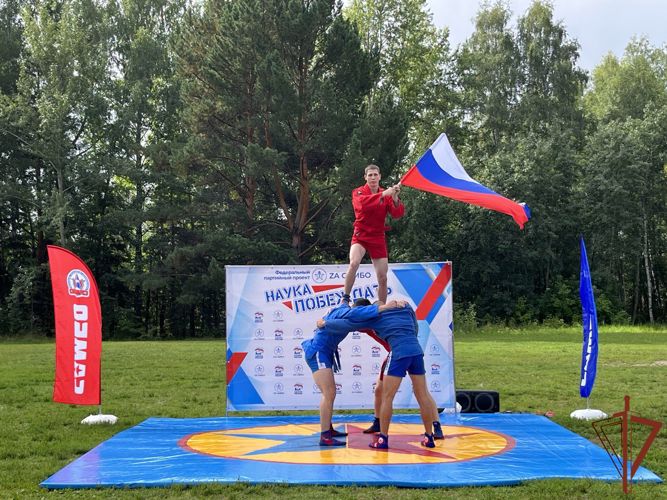 В Сибирском округе Росгвардии прошли праздничные мероприятия приуроченные Дню государственного флага