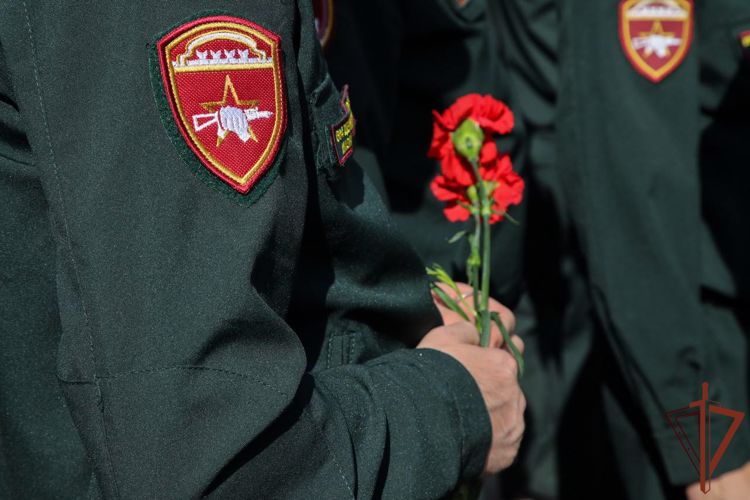 В честь Героя России, погибшего в ходе СВО, открыли мемориальную доску в Подмосковье 