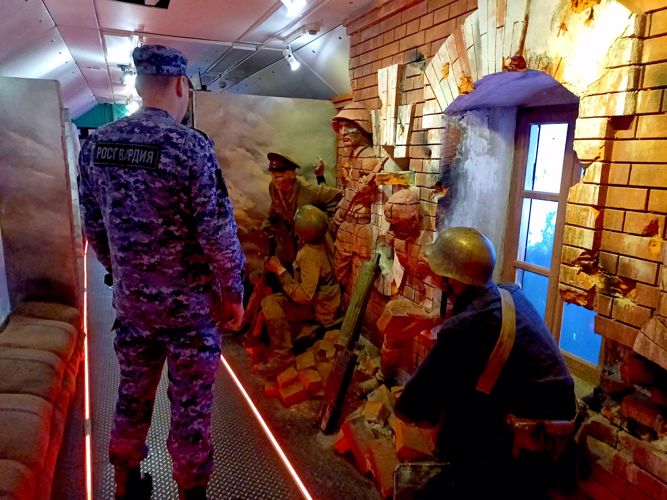 Росгвардейцы обеспечивают безопасность «Поезда Победы» в Курганской области