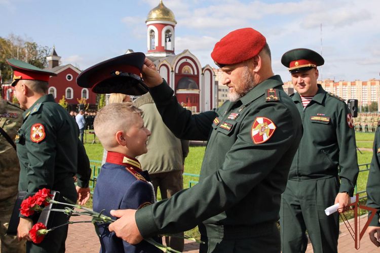 В честь Героя России, погибшего в ходе СВО, открыли мемориальную доску в Подмосковье 