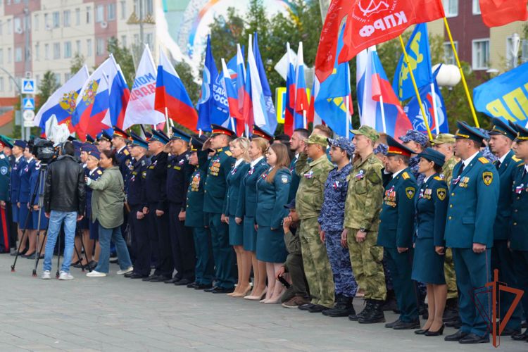 Росгвардия на Урале приняла участие в акциях и проектах, приуроченных ко Дню Государственного флага России