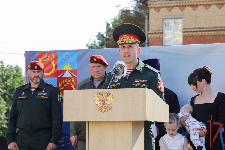 В честь Героя России, погибшего в ходе СВО, открыли мемориальную доску в Подмосковье 