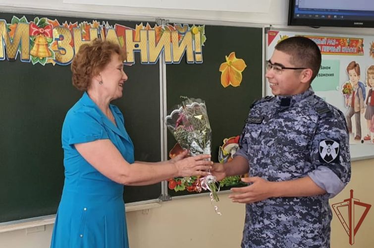 На Урале росгвардейцы проводят тематические мероприятия и благотворительные  акции, посвященные Дню знаний