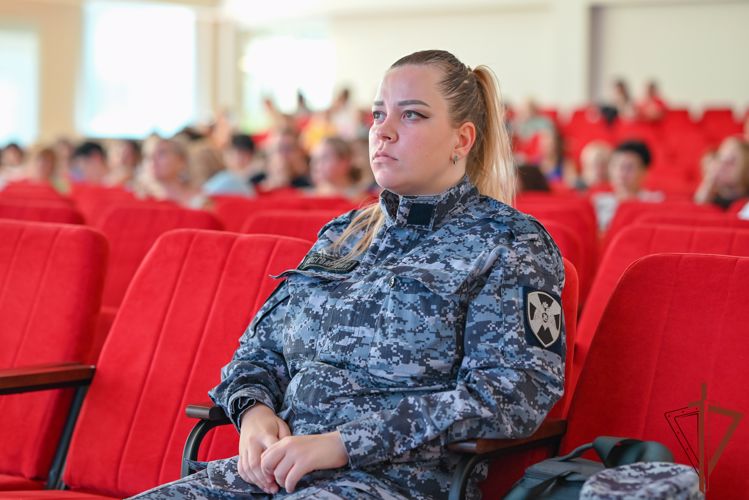 Росгвардейцы в Ставрополье стали участниками круглого стола по вопросам профилактики экстремизма среди молодежи