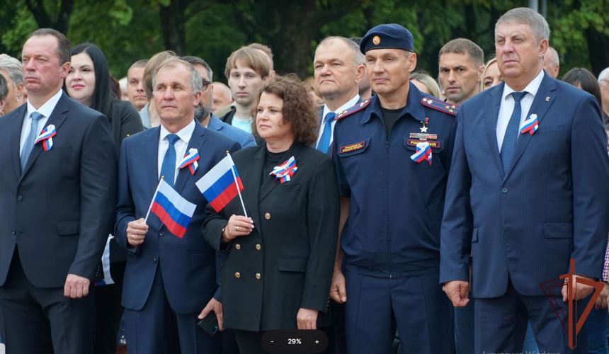 Росгвардейцы Центрального округа отметили День государственного флага России