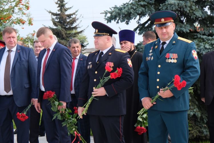 Росгвардейцы почтили память погибших героев на Мемориальном комплексе Курская дуга
