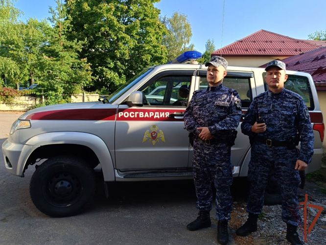 Росгвардейцы в Ленинградской области экстренно доставили беременную женщину в больницу 