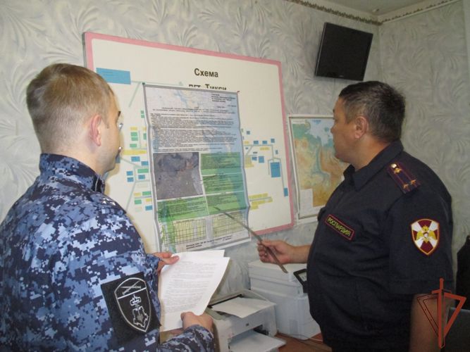 Росгвардия провела тренировку по отражению нападения на морской порт в Якутии
