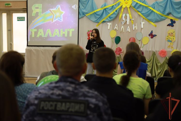 Росгвардейцы приняли участие во всероссийской благотворительной акции «Собери ребенка в школу» в Югре