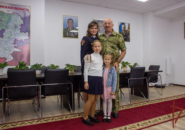 На Урале росгвардейцы проводят тематические мероприятия и благотворительные акции, посвященные Дню знаний