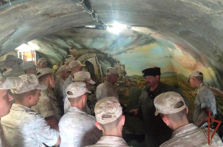 Военнослужащие Росгвардии посетили мемориальный комплекс в Керчи