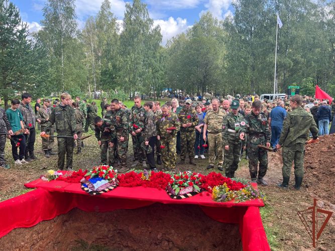 Росгвардия приняла участие в церемонии захоронения останков советских воинов, погибших в годы ВОВ в Калужской области 