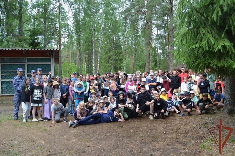 Росгвардейцы Северо-Западного округа приняли участие в акции «Собери ребёнка в школу»