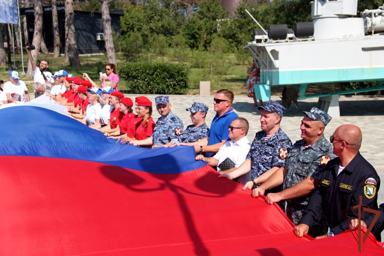 Росгвардейцы Южного округа присоединились к празднованию Дня Государственного флага Российской Федерации 