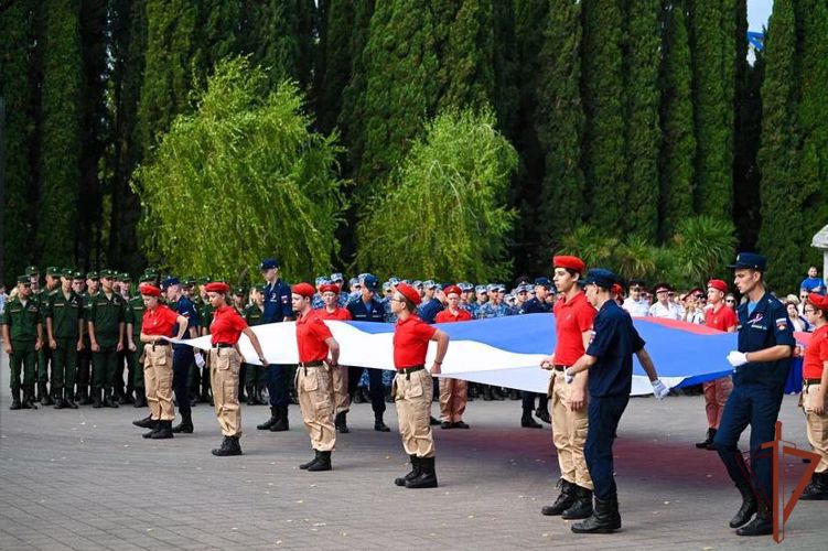 Росгвардейцы Южного округа присоединились к празднованию Дня Государственного флага Российской Федерации 