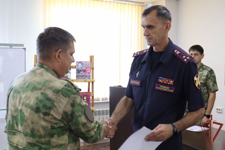 В Сибирском округе Росгвардии прошли праздничные мероприятия приуроченные Дню государственного флага