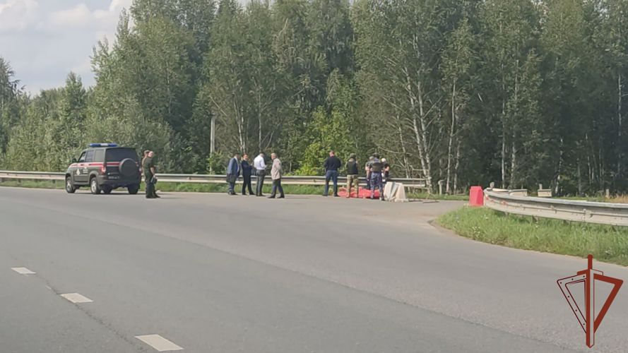 Росгвардейцы убедили сдаться угрожавшего взорвать гранату мужчину в Уфе   