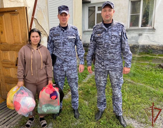 Сотрудники вневедомственной охраны Росгвардии оказали помощь пострадавшим при пожаре в Новосибирской области