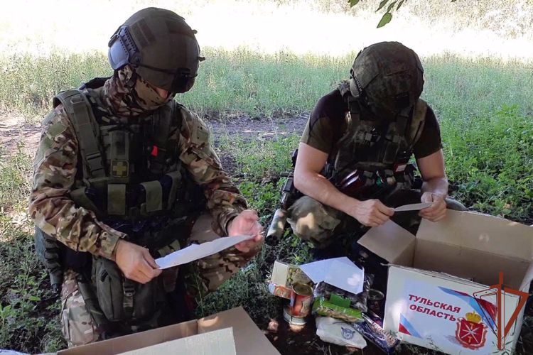 Послания от школьников Тульской области со словами поддержки получили росгвардейцы, находящиеся в зоне СВО 