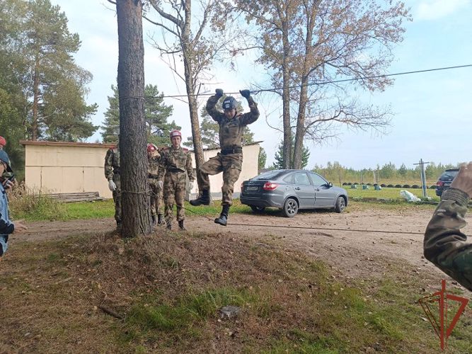 Росгвардейцы провели «Зарницу» с учащимися подшефной школы в Тверской области