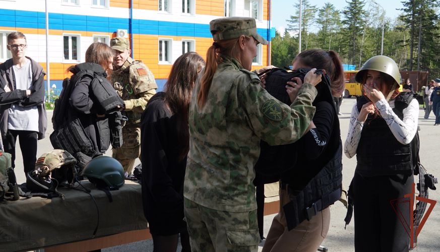 На Сахалине росгвардейцы приняли участие в VIII молодежном форуме «Правовые университеты»