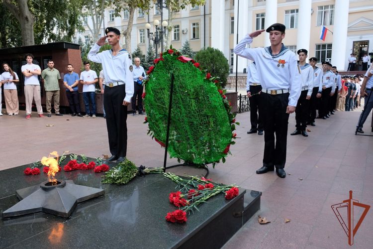 В Дагестане росгвардейцы почтили память коллег, погибших при исполнении служебного долга
