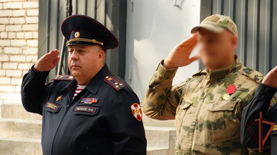 Отличившихся росгвардейцев — участников СВО наградили в Пскове