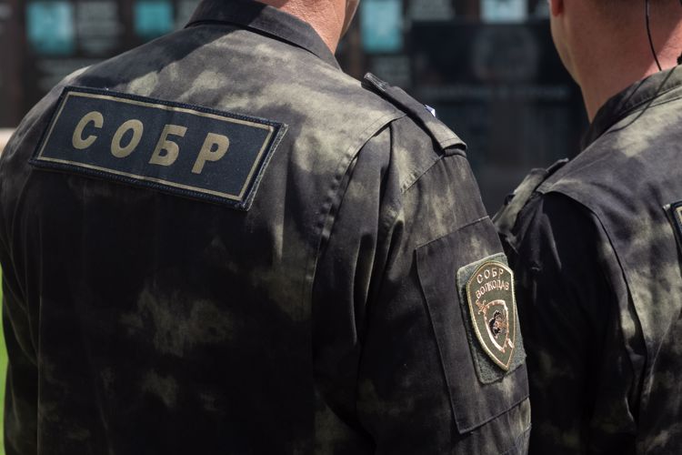   СОБР Росгвардии в Саратове задержал подозреваемых в вымогательстве