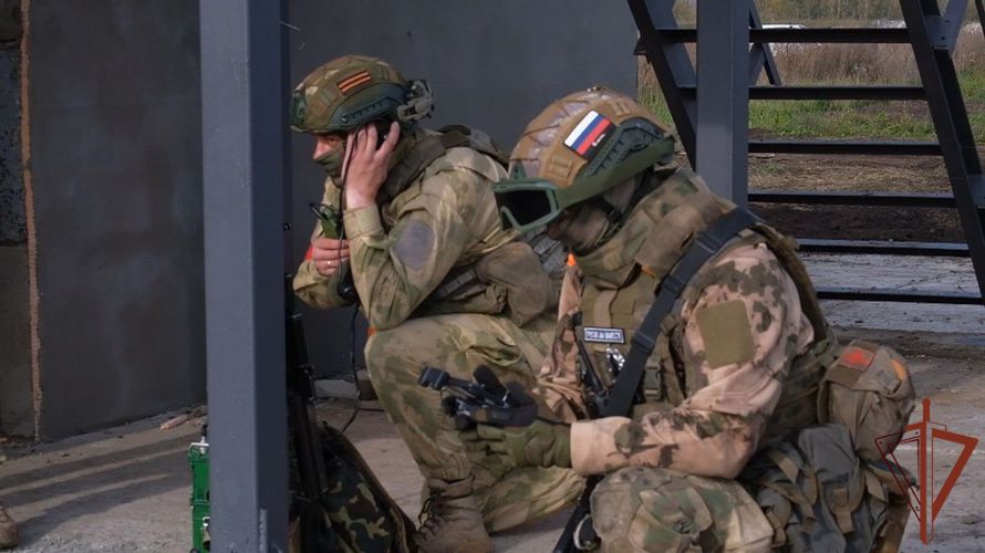 Росгвардейцы продемонстрировали свои навыки журналистам и блогерам в Кузбассе