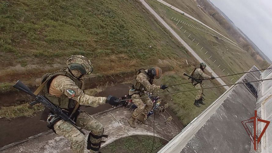 Командующий Сибирским округом Росгвардии поздравил личный состав с Днем сил специального назначения