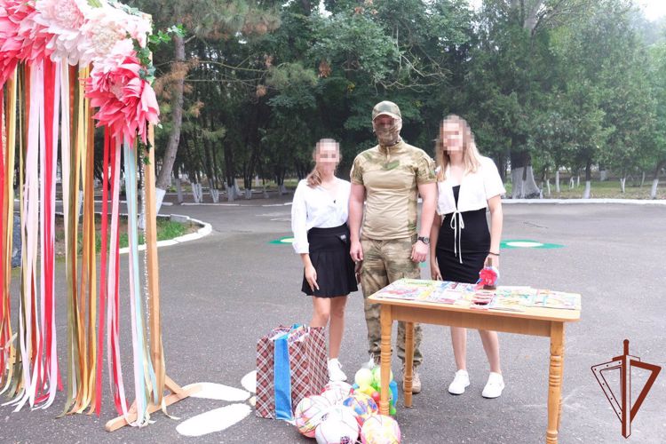 Росгвардейцы в Херсонской области поздравили школьников с Днем знаний