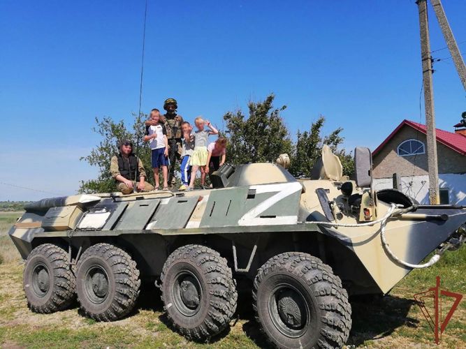 Росгвардейцы отремонтировали детский сад в Запорожской области, пострадавший от обстрелов боевиков 