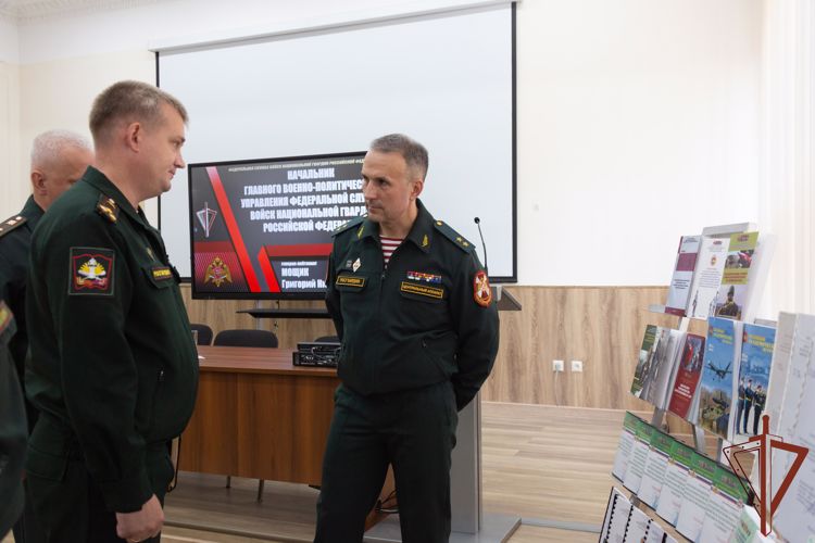 Генерал-лейтенант Григорий Мощик поздравил курсантов и слушателей Военного университета с началом нового учебного года 
