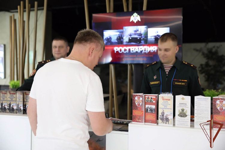 В преддверии Дня оружейника выставки вооружения и военной техники Росгвардии проходят по всей стране 