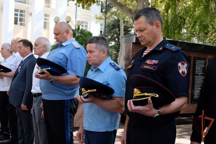 В Дагестане росгвардейцы почтили память коллег, погибших при исполнении служебного долга