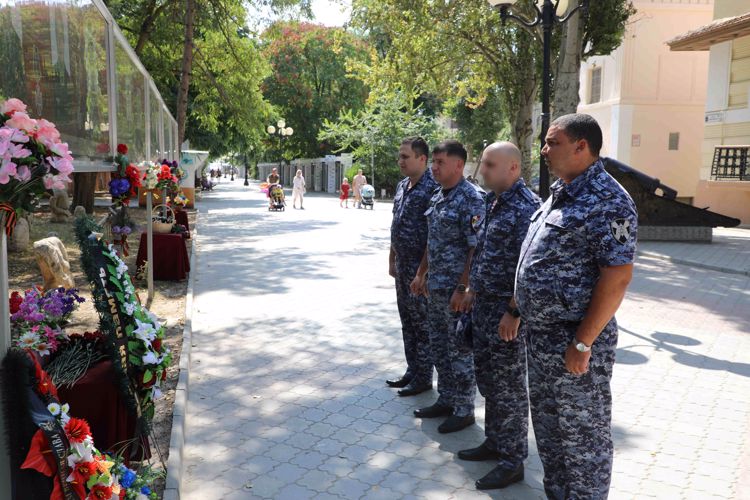 Росгвардейцы в Крыму почтили память сослуживцев, погибших при выполнении служебно-боевых задач