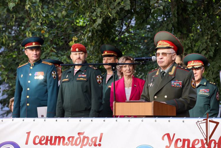 В День знаний ветераны Росгвардии провели уроки мужества в МПКУ им. М.А. Шолохова 