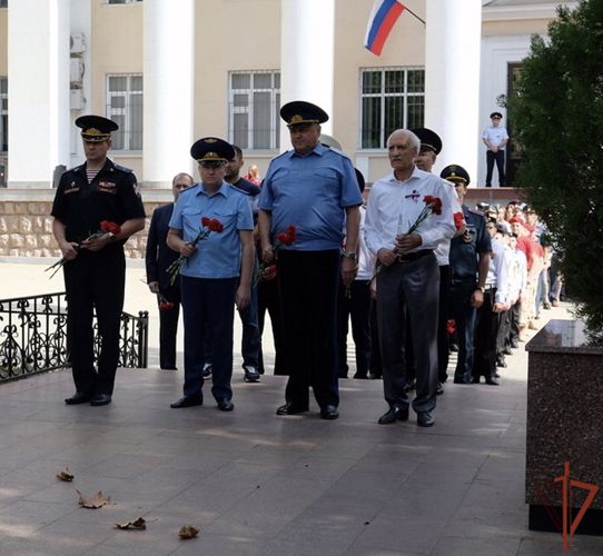 В Дагестане росгвардейцы почтили память коллег, погибших при исполнении служебного долга