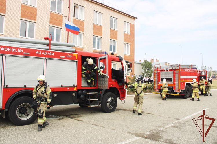 Росгвардия и МЧС провели совместное пожарно-тактическое занятие в Грозном