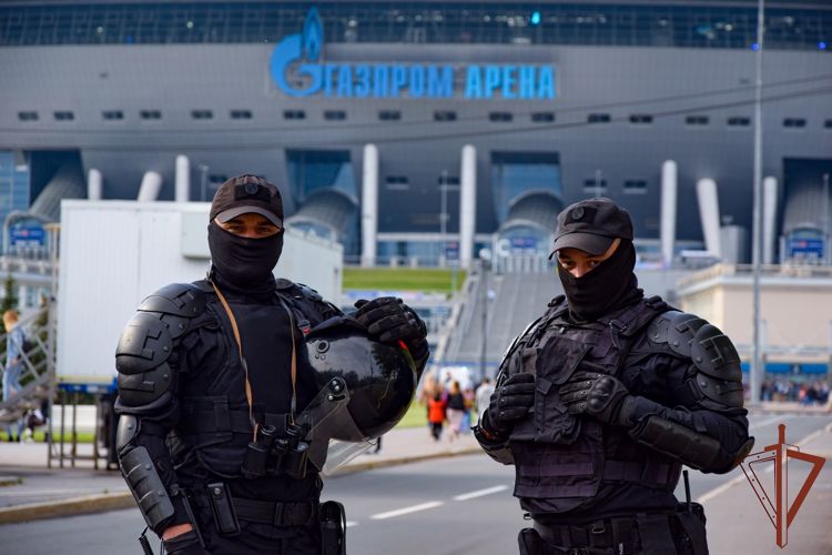 Росгвардейцы приняли участие в обеспечении правопорядка при проведении футбольного матча "Зенит"-"Локомотив" в Санкт-Петербурге