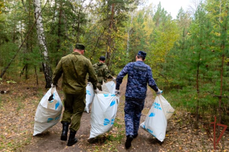 Росгвардейцы поддержали акцию «Зеленая Россия» на Урале
