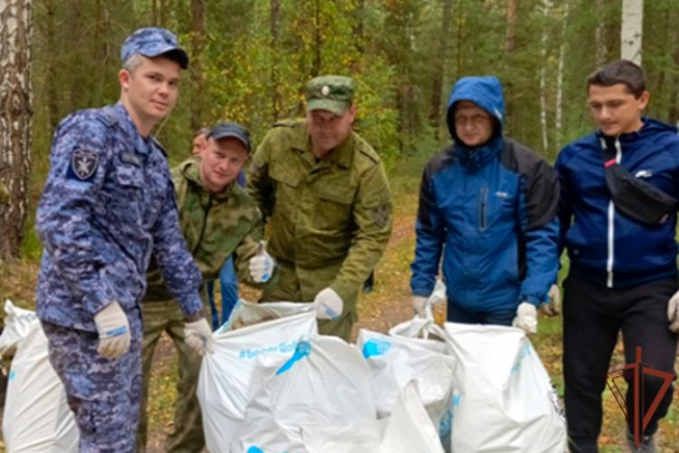 Росгвардейцы поддержали акцию «Зеленая Россия» на Урале