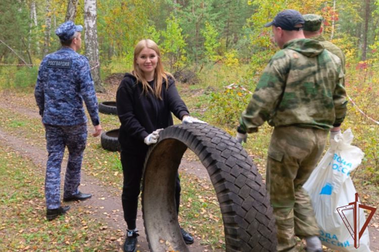 Росгвардейцы поддержали акцию «Зеленая Россия» на Урале