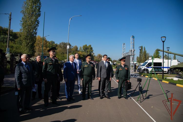 Росгвардия провела в Нижнем Новгороде выставку новейших образцов техники и вооружения