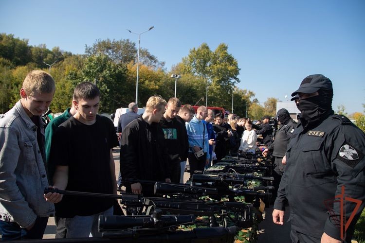 Росгвардия провела в Нижнем Новгороде выставку новейших образцов техники и вооружения