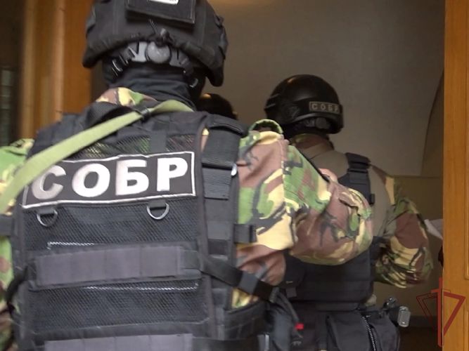 При содействии СОБР Росгвардии задержан подозреваемый в незаконном хранении оружия в Санкт-Петербурге