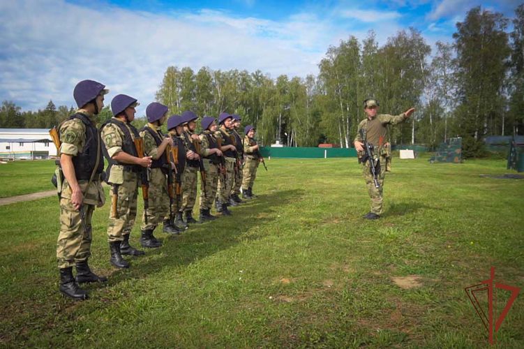 На базе полигона Росгвардии прошел учебный сбор с пребывающими в запасе гражданами в Подмосковье